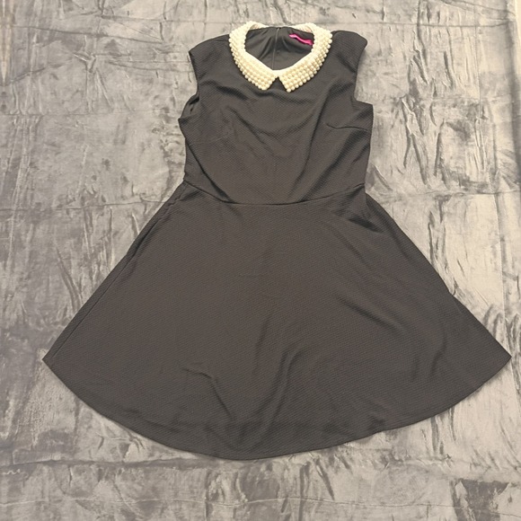 Betsey Johnson Dresses & Skirts - Betsey Johnson Black Textured Fit Flare Dress Pearl Peter Pan Collar Size 14